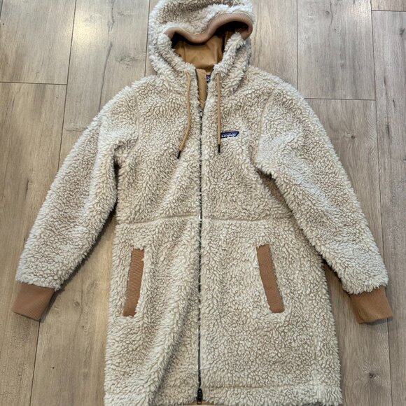 Patagonia Cream and Brown Teddy Jacket - Picture 2 of 2